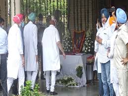 Actor akshay kumar expressed deep condolences on the demise. Kmor9sv5bkyvam