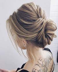These Gorgeous Wedding Hairstyles From Updo Chignon To Wedding Hairstyles Down Are Perfect For Every Leng Hair Styles Messy Hair Updo Unique Wedding Hairstyles