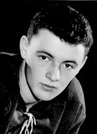 Player photos for the 1953-54 Milwaukee Chiefs at hockeydb.com