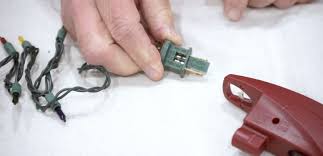 I show how to change or replace a fuse in a 3 pin plug with some basic electrical do's and don'ts. Changing A Fuse In Christmas Lights What Do You Need And How To Do It