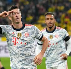 Ihm assistieren an den seitenlinien patrick schwengers und roman potemkin. Corona Falle Dfb Pokalspiel Zwischen Bayern Munchen Und Bremer Sv Abgesagt Video Welt