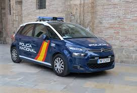 In rural areas it is the guardia civil that is responsible for policing duties. Streifenwagen Der Policia Nacional Am 18 12 2017 Im Stadtzentrum Valencia Fahrzeugbilder De