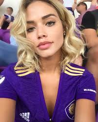 A loira recebeu muitos elogios: Kaka Pede A Namorada Carol Dias Em Casamento Jetss