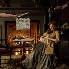 With A Period Corset And Fake Baby Bump Sophie Skelton Is Still Crushing It With A Smile Outlander Starz