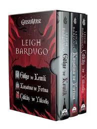 Bugün çok konuşulan bir kitap hakkında bir yorumumu dinleyeceksiniz. Leigh Bardugo Seti 3 Kitap Takim D R Kultur Sanat Ve Eglence Dunyasi