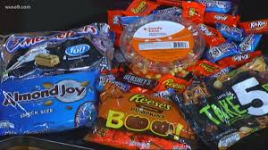 We got guesses for hershey bars , snickers and fan favorite, reese's. Verify How Many Calories Are In Your Favorite Fun Size Halloween Candies Wusa9 Com