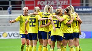 Dagens fotboll uppstod dock på engelska gator under medeltiden och har. Damlandslaget Fotboll Sveriges Radio