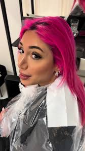 Von PINK 💖 zu BLOND 👸🏼 … das war funny 🙈😅 ich werde nie die  Hairstylistin mit etlichen Haarreels sein, aber diese Verwandlung wollte  ich euch nicht vorenthalten. 🤭 #hair #hairstyles #hairtutorial ...