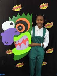 After the hunchback finally calls eustace out for his behavior towards both him and courage, eustace is startled and falls off the barn's roof. Self Eustace Bagge From Courage The Cowardly Dog Feat The Ooga Booga Mask Cosplay