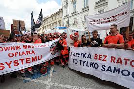 Ratownicy medyczni w całym kraju domagają się realizacji przez ministerstwo zdrowia postulatów ratownicy podkreślają, że ich protest nie jest wymierzony w pacjentów ani w pracodawcę, i że nadal. H2ehnyz9lakham