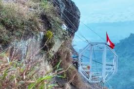 Dengan misi penyediaan layanan dan pengelolaan jaringan lab yang berkualitas, pengembangan bisnis jaringan layanan lab sesuai kebutuhan pasar, serta sinergi dengan pt kimia farma apotek. Pertama Di Asia Hotel Bergantung Hadir Di Gunung Parang Purwakarta Halaman All Kompas Com