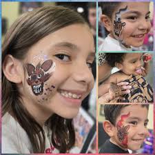 FNAF event was super cool and full of fans 🤩 But why did my daughter keep  pulling the babysitter from the gameroon to come get her hand painted and  then RUN when