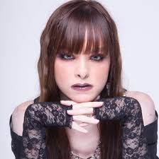 Lizzie Claps Back With 'Fool of My Heart'