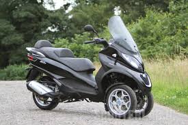 This is an online automotive information provider of a detailed information on complaints, defects and recalls for piaggio mp3 500. 2017 Piaggio Mp3 300 Business Road Test