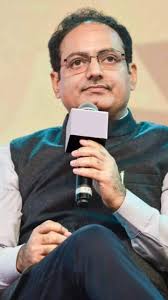 Vikas Divyakirti or Avadh Ojha Who has More Degree Education Qualification  of Vikas Divyakirti- ऑनलाइन क्लासेज का विस्तार काफी तेजी से हुआ है। ऐसे में  कई टीचर अपने पढ़ाने के तरीके को