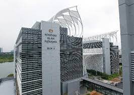 Bagi manusia, melalui kitab, agama dijadikan pedoman di dalam kehidupannya. Kenapa Jakim Dipersoalkan Yayasan Dakwah Islamiah Malaysia