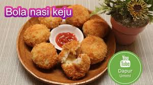 Tumis bawang merah dan bawang putih sampai wangi, lalu masukkan daging cincang dan sosis, masak sampai matang. Resep Bola Bola Nasi Keju Endes Untuk Bekal Anak Youtube