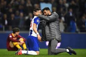 Ce milieu de terrain est international portugais depuis. Fc Porto Head Coach Sergio Conceicao Refuses To Rule Out Alex Telles Departure