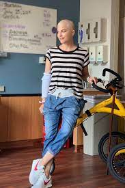 We did not see our friends or family besides our tiny group. Selma Blair Feiert Den Abschluss Ihrer Multipler Sklerose Behandlung Vogue Germany