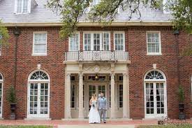 Astin Mansion Wedding Bryan Tx Amber Lance Mansions Mansion Wedding House Styles