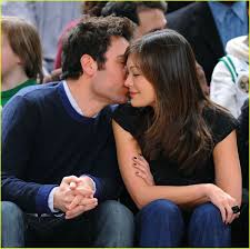 Drake wears the sleeves and josh the torso, but neither date goes well, so they agree to let drake wear the whole shirt until kelly breaks up with him, and then give it back. Josh Radnor And Lindsay Price Dating Gossip News Photos