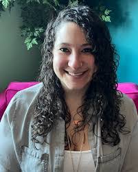 Stephanie Hutter's Instagram, Twitter & Facebook