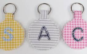 1001 Idees Diy Porte Cle Une Paire D Idees Sympas Et Un Tutoriel Porte Cle Diy Porte Cles Artisanat De Couture
