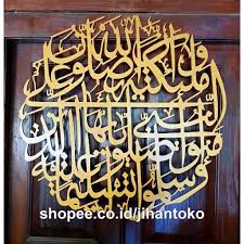 May 05, 2019 · kaligrafi sholawat dari kardus bekas ini terbuat hanya bermodal kardus bekas lem dan alat seadanya potong kardus menjadi. Tulisan Kaligrafi Sholawat Nabi Arab Besar Bulat Hiasan Dinding Pajangan Tulisan Kayu Shopee Indonesia