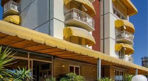 Il bagno europa vi accoglierà in uno stabilimento balneare che mantiene immutata la tradizione e il fascino della versilia storica, una distesa di finissima sabbia fa da padrona dove tende e ombrelloni, con ampi spazi fra loro, permettono ai nostri ospiti di godersi le vacanze e garantiscono relax e riposo. Hotel Alk Marina Di Pietrasanta 2021 Updated Prices Deals