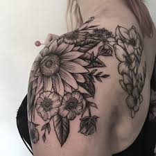 Did This Today For Abbie Sunflower And Wild Roses Shoulder Blade Piece Healed Also By Me We L Flower Tattoo Shoulder Sunflower Tattoos Floral Tattoo Shoulder