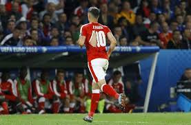 In diesem artikel wollen wir zusammenfassen, was über die arsenal trikots der nächsten saison bekannt ist. Frankreich Gegen Schweiz Vier Schweizer Trikots Kaputt Und Ein Ball Fussball Stuttgarter Nachrichten