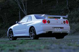 Nissan: El vídeo de la polémica: Lewis Hamilton derrapando... en un coche  que no es un Mercedes | Marca