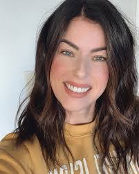 Heather Bare's Instagram, Twitter & Facebook