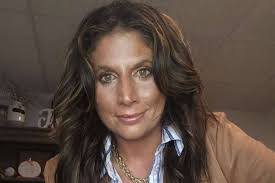 Lisa Gwinn's Instagram, Twitter & Facebook