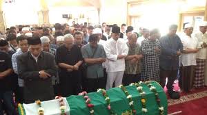 Ketika menjadi imam, lafadz pada bacaan. Cara Sholat Jenazah Untuk Jenazah Laki Laki Dan Perempuan Jangan Sampai Salah Ramadan Liputan6 Com