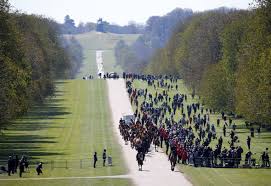 On saturday, comparisons were immediately drawn between the brothers walking behind philip's coffin and when they did the same in 1997 behind their mother, diana's, coffin. Nepr Lerpaemim