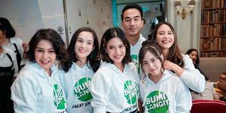 C d g c d g semalam kau datang kepadaku, kisahkan dirimu c d g c kau kan pergi jauh tinggalkanku dan semua mimpiku d d7 g sadarkah diri. Deretan Aktor Aktris Yang Bakal Jadi Superhero Di Jagat Sinema Bumilangit Merdeka Com