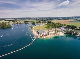 Dit 45 hectare grote meer omgeven door bossen herbergt dagstrand amici beach. Amici Beach Stadt Wassenberg