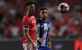 A rivalidade entre o fc porto e o benfica é um confronto que envolve os dois clubes portugueses com melhor historial de títulos a nível nacional e internacional, no que diz respeito ao futebol: Porto X Benfica