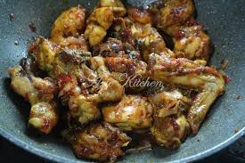 Che nom gunakan semua cili merah dalam penyediaan resepi ni supaya dapat hasilkan ayam goreng berlado versi sambal merah. Ayam Goreng Berlado Dan Hari Terakhir Dalam Perkhidmatan Azie Kitchen