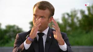 Cette montre personnalisée très élégante sera un cadeau parfait qui ravira les hommes et les femmes. Quelle Est Cette Montre Affichee Par Emmanuel Macron Lors Du Jt De France 2