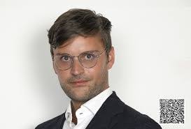 Jennifer Vinci's Instagram, Twitter & Facebook