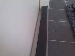 kier ruimte tussen de dorpel en de deur van de badkamer klusidee nl