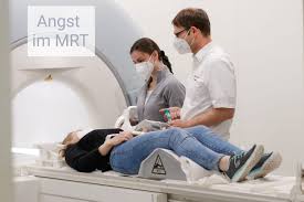 Es ermöglicht patienten, die große angst vor räumlicher enge haben oder auch eltern, die ihre kleinen kinder während der untersuchung ganz nah begleiten wollen, einen echten mehrwert bzw. Saale Radiologie Mvz Gmbh Angst Im Mrt Manche Patienten Leiden Unter Klaustrophobie Der Angst Vor Engen Raumen Fur Diese Menschen Ist Oft Schon Alleine Der Gedanke Daran Ein Mrt Machen Zu Lassen