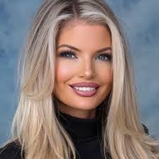 Got to have some amazing quality time with the family this weekend, my  grandma is currently visiting from England. 💗 Do you have any relatives  that visit often during the holidays? |