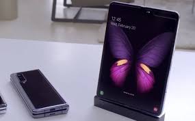 Samsung Galaxy Fold Are Aceeasi Problema Mare A Ecranului Ca Huawei Mate X Samsung Samsung Galaxy Huawei