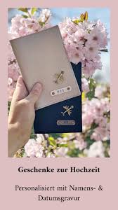 Hochzeitsgeschenke Personalisiert Mit Namensgavur Perfekt Fur Die Flitterwochen In 2020 Geschenk Hochzeit Hochzeitsgeschenk Personalisierte Hochzeitsgeschenke