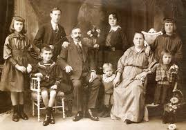 familia-antigua-1024x716 - Woman Essentia