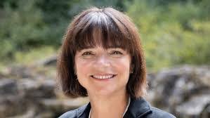 Heather Pearman's Instagram, Twitter & Facebook