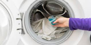 Most customers find the smell of both brands delightful, although a small percentage say the persil is overpowering. The Best And Worst Smelling Laundry Detergents Scented Laundry Detergent